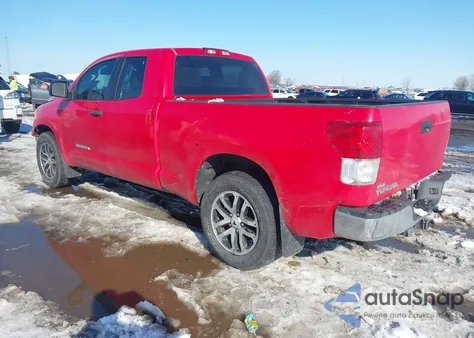 2011 Toyota Tundra Grade 4.6L V8 z USA, uszkodzony, nr VIN 5TFRM5F14BX025583